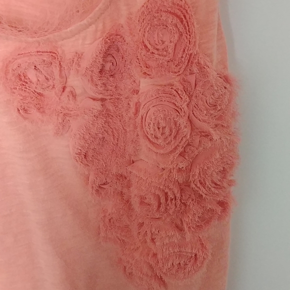 Peach rasorback tank top with floral detail - Picture 2 of 3
